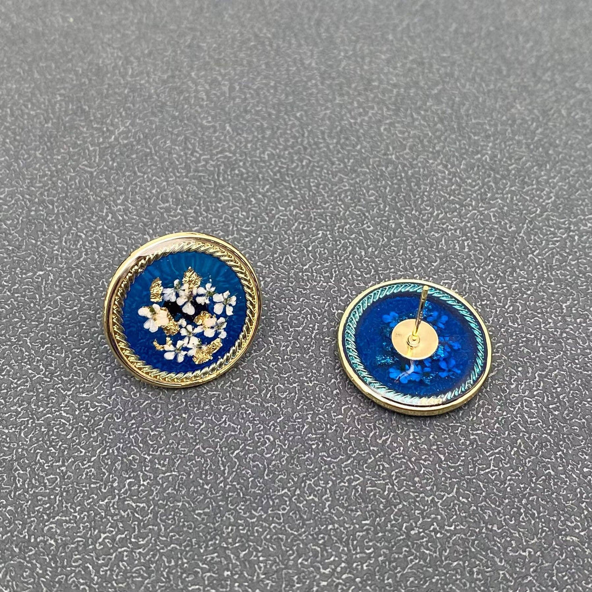 Clous d’oreilles fleuris Bleu céleste