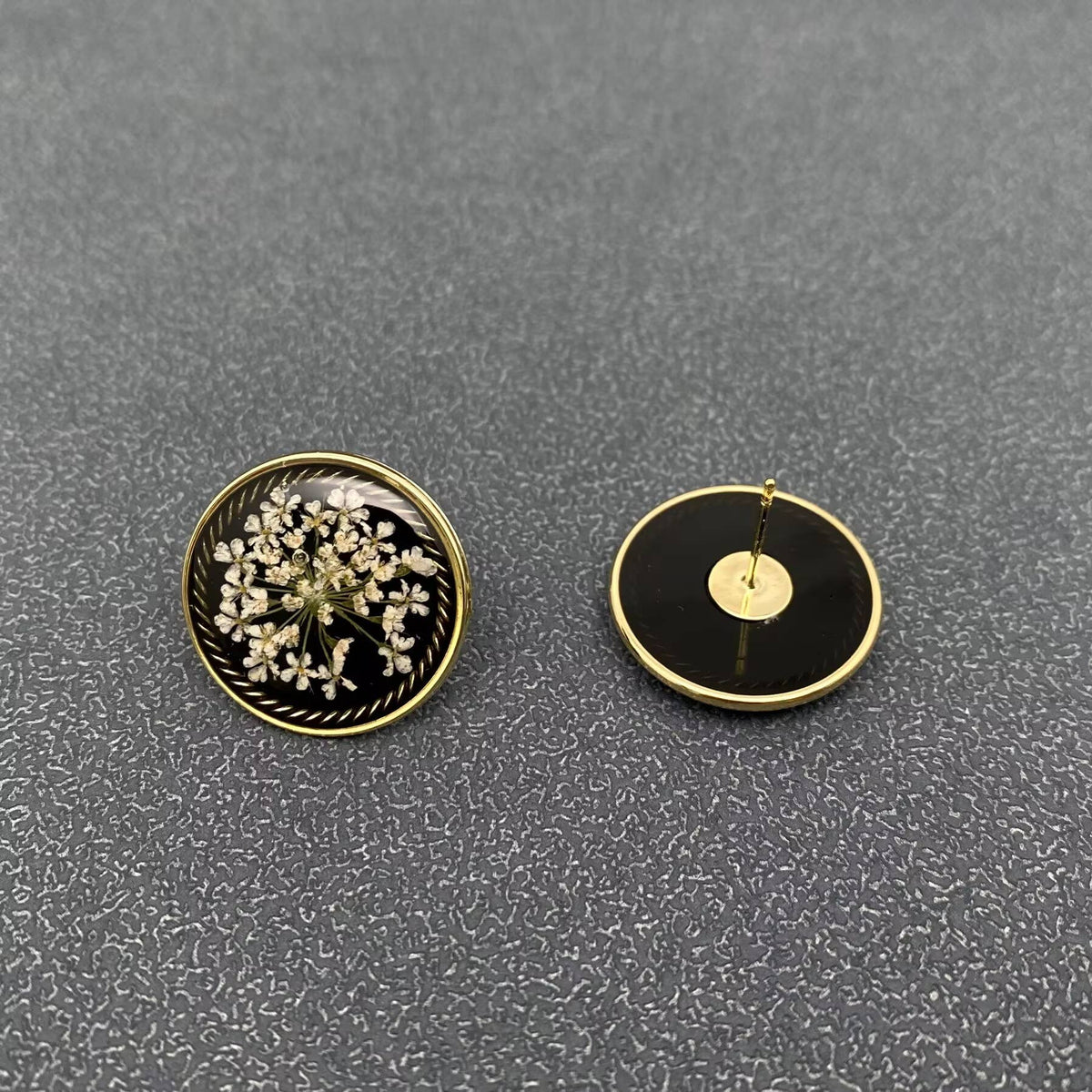 Clous d’oreilles Dentelle blanche