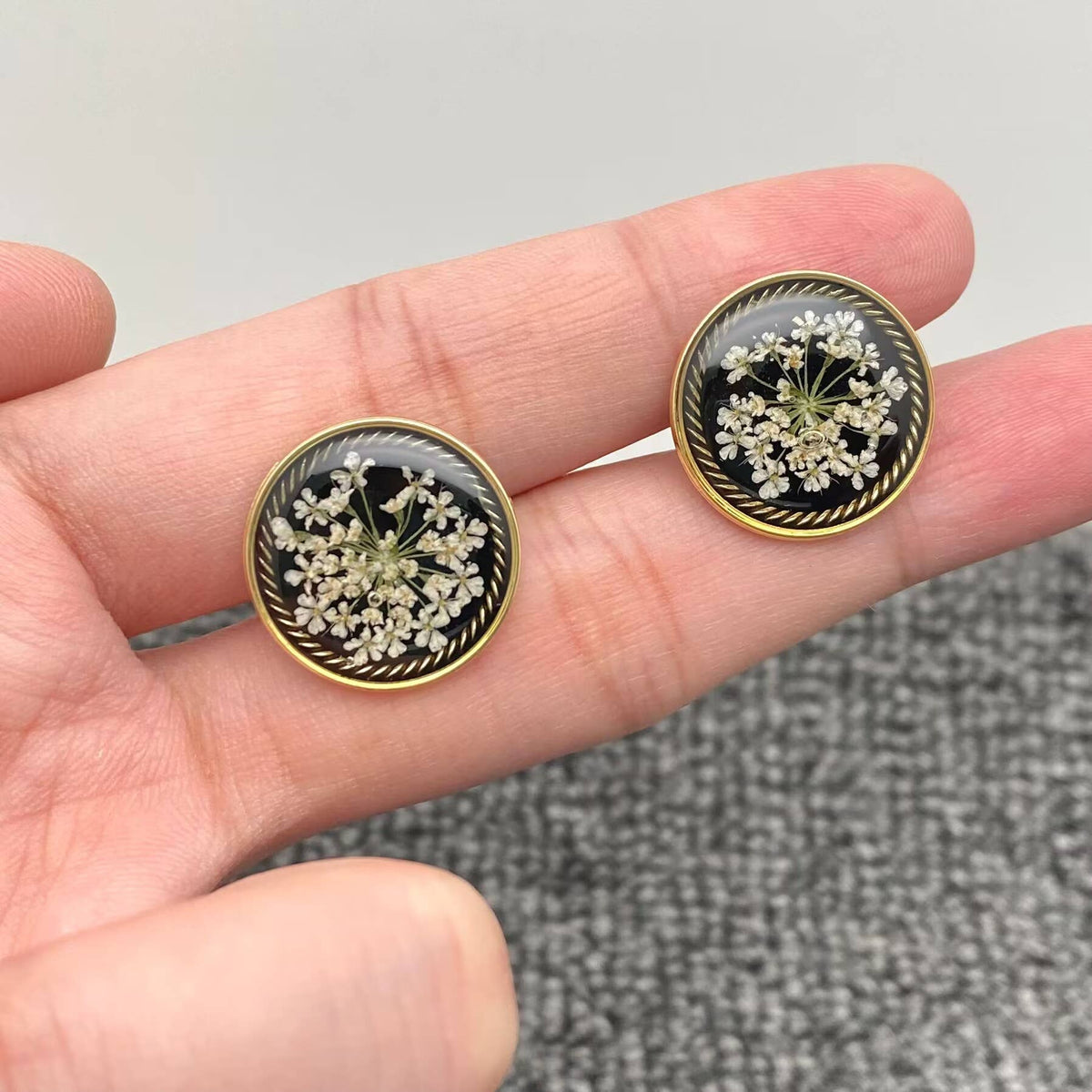 Clous d’oreilles Dentelle blanche