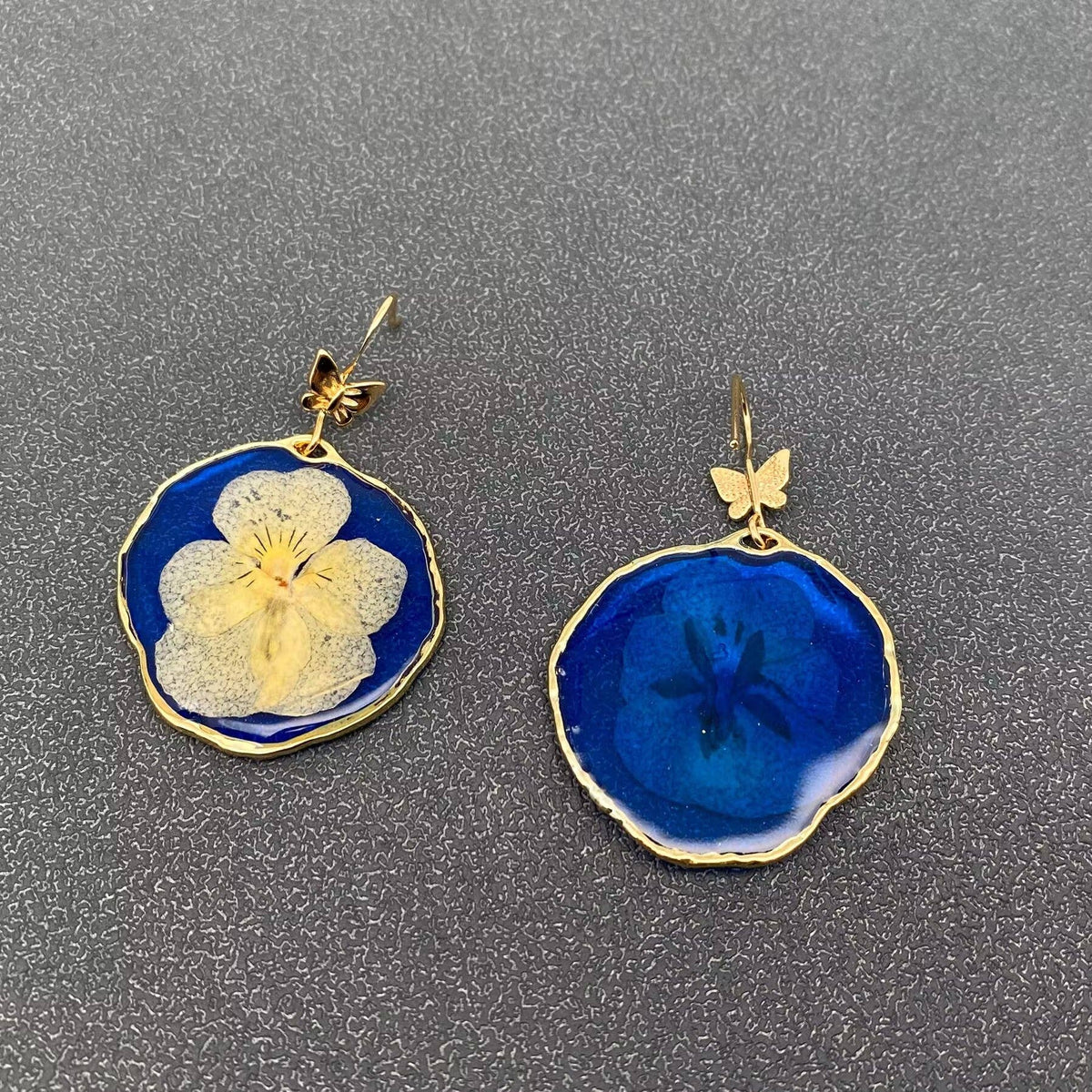 Boucles d’oreilles bleu profond